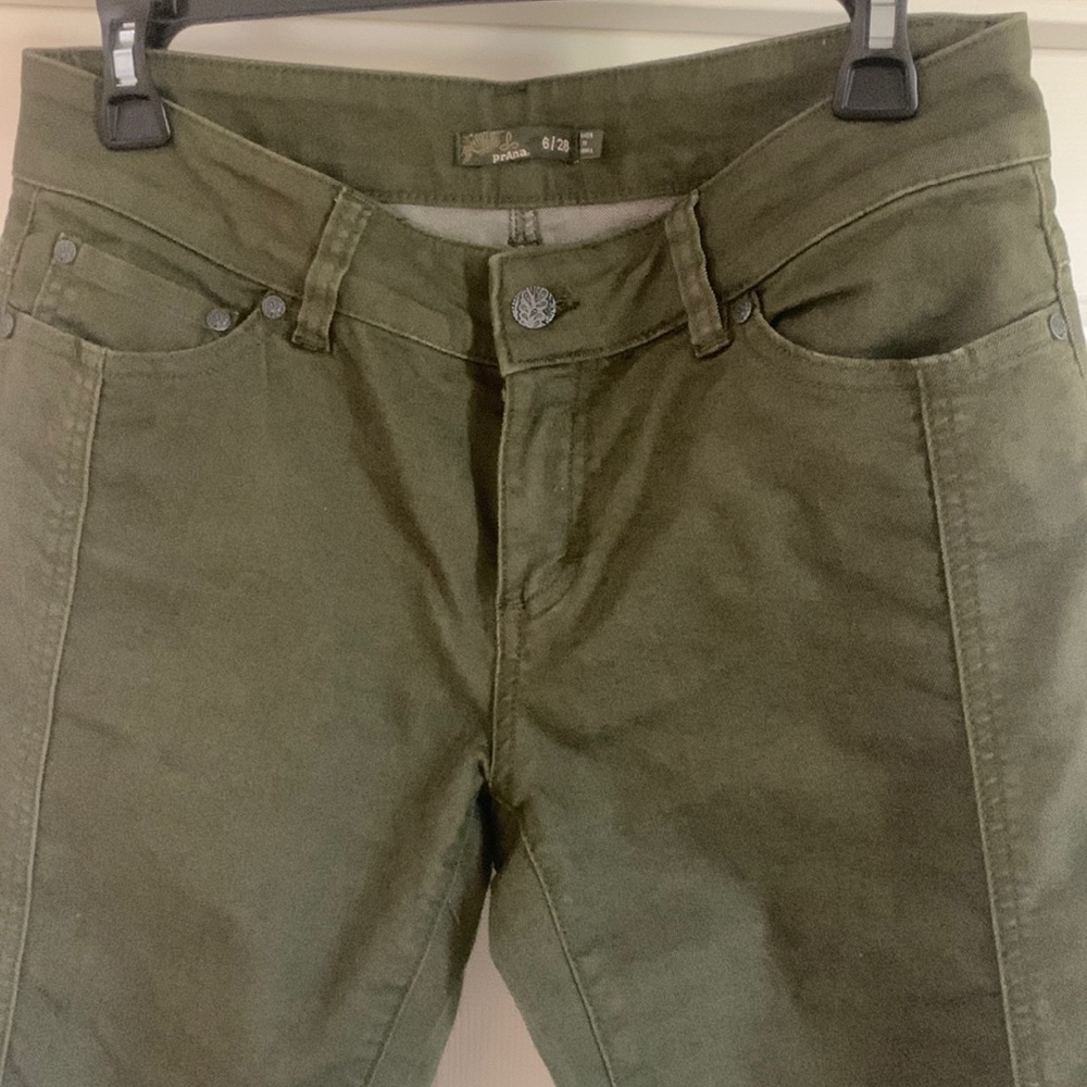 Prana, size 6, moss green, low rise, ankle length stretchy pants. EUC.